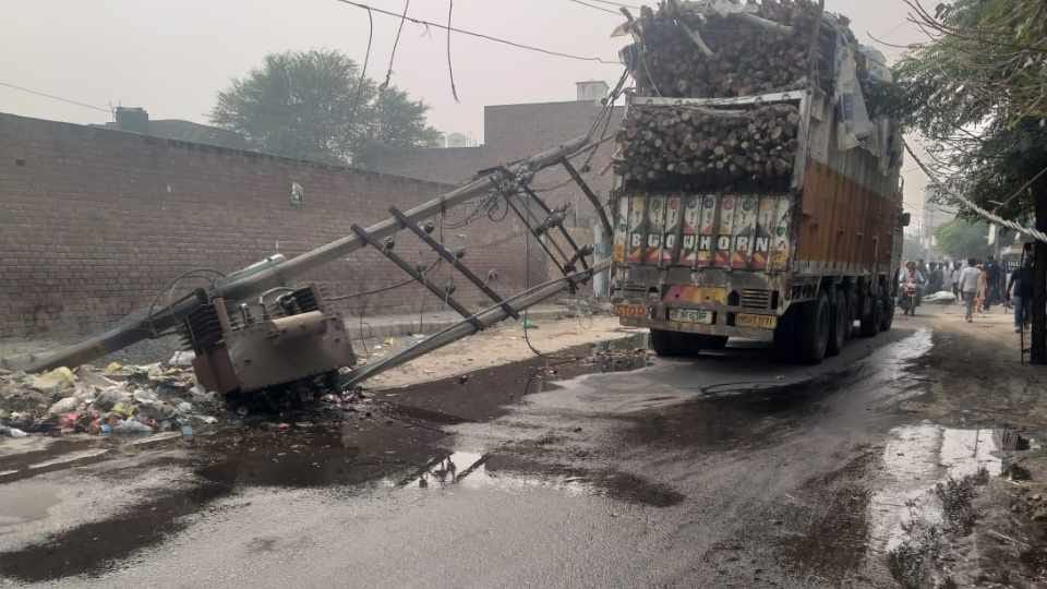 Overload truck entangled in high voltage wires in Tohana
