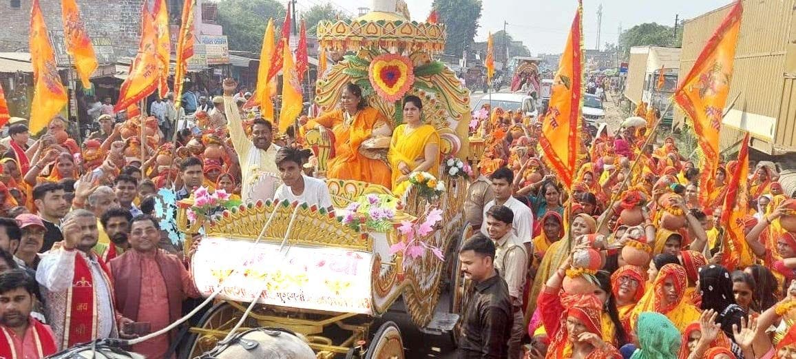 Kanpur Dehat : Bhakti Yoga Vedanta Sant Sammelan started with Kalash Yatra at Brahmadham Akhand Paramdham Ashram