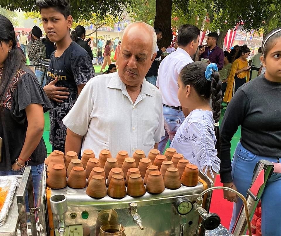 Pattals and clay kulhads provided to the stalls, Kurukshetra
