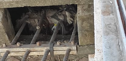 Weight of the swing bridge built on the Khan river increased the nut rusted in Indore