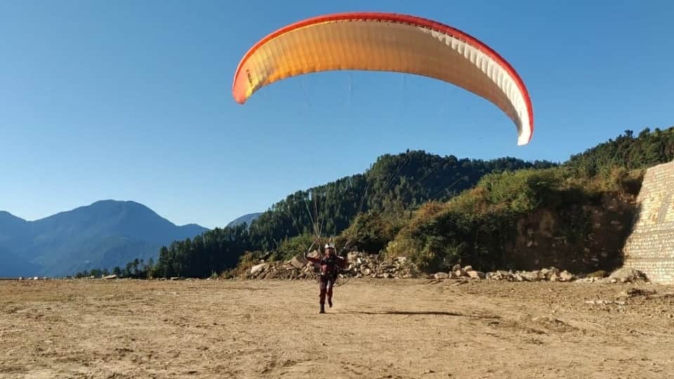Uttarakhand Tourism news: Now Tourist will be able to see Dayara Bugyal with motor paragliding