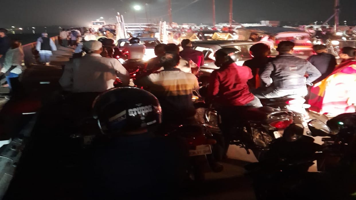 Due to the jam of ten hours in Jhunsi on Prayagraj-Varanasi highway