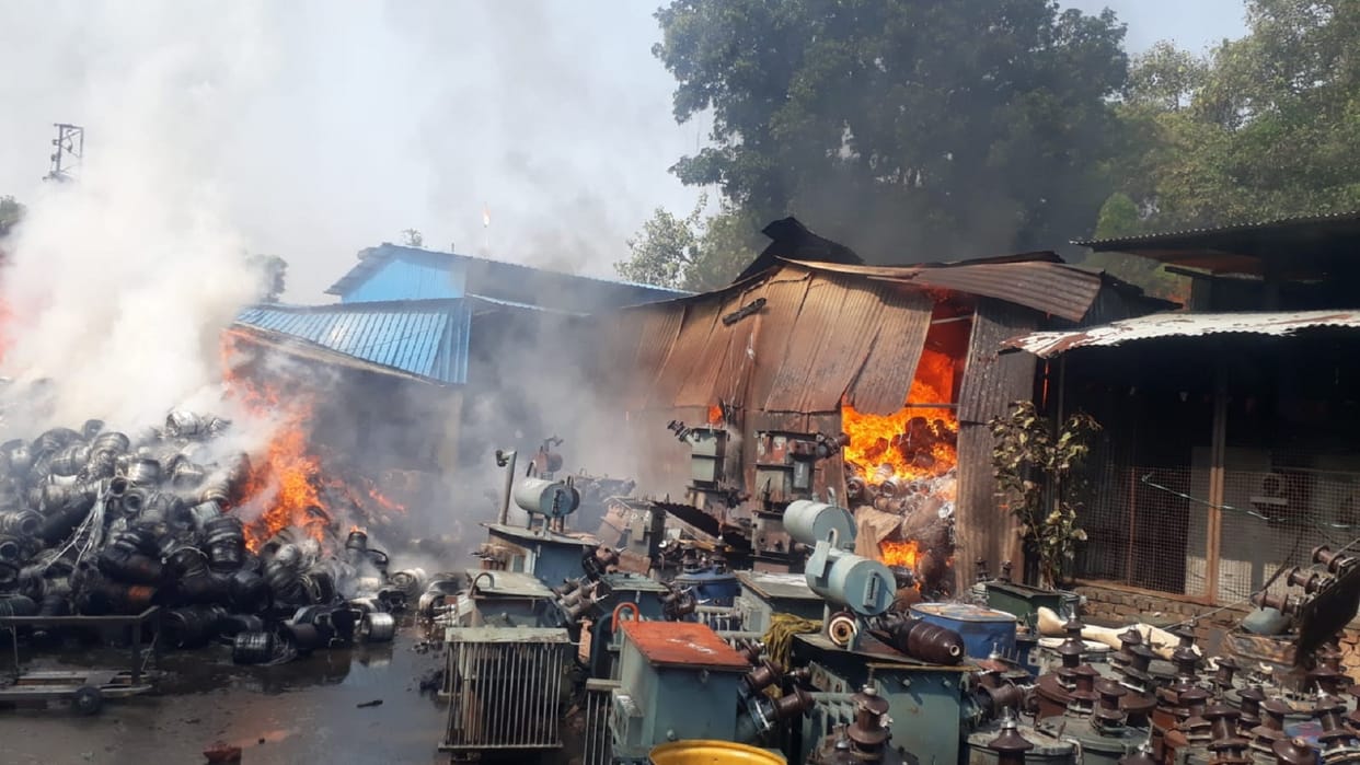 Fierce fire broke out in transformer's workshop flames are rising