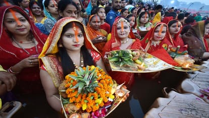 Chhath Puja: The tide of faith rises on the ghats of Ganga-Yamuna to offer Arghya to the rising sun