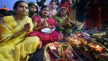 Chhath Puja: The tide of faith rises on the ghats of Ganga-Yamuna to offer Arghya to the rising sun