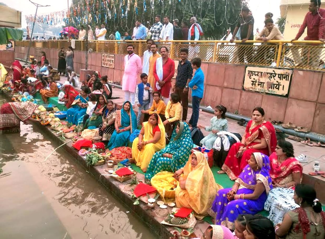 Celebration of Chhath festival, Arghya offered to the setting sun, Kurukshetra