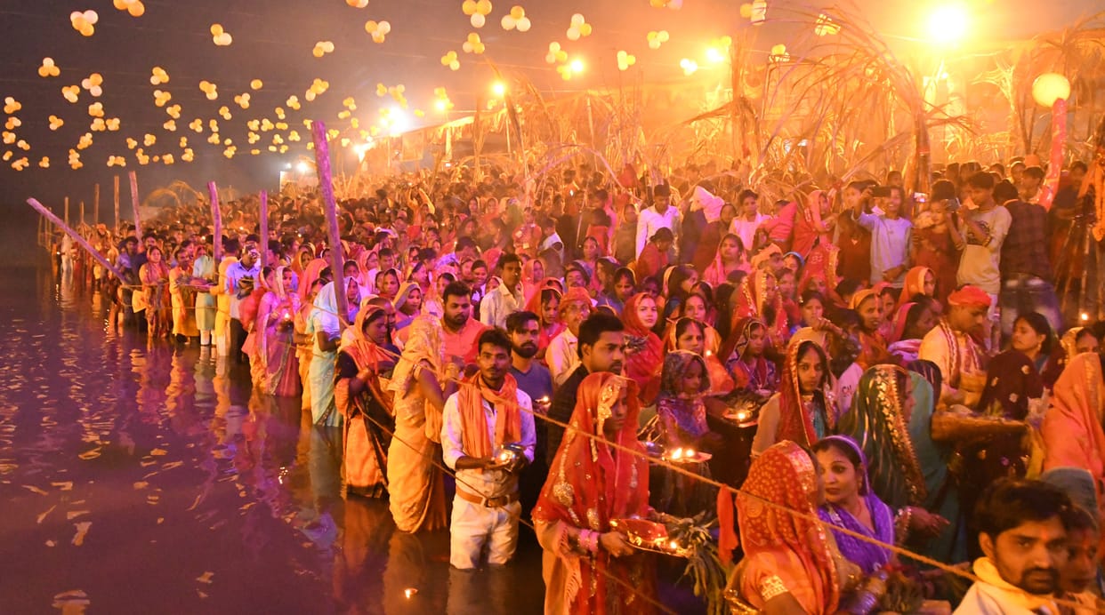 Confluence of faith, enthusiasm and tradition shown at the Ghats