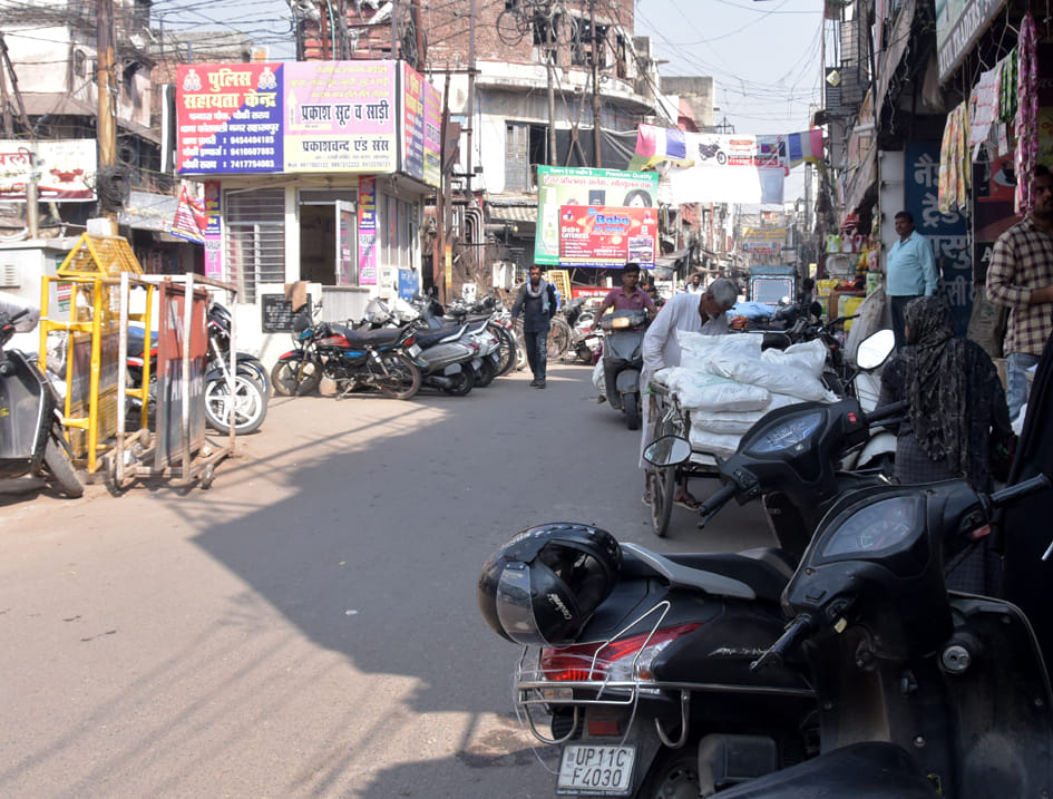 Roads shrunk due to vehicles parked, jammed