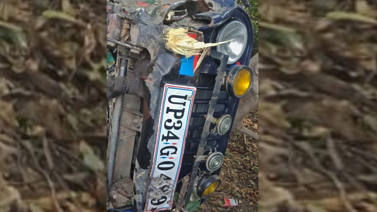 Sub inspector died when a vehicle hits a police jeep in Atariya thana in Sitapur.