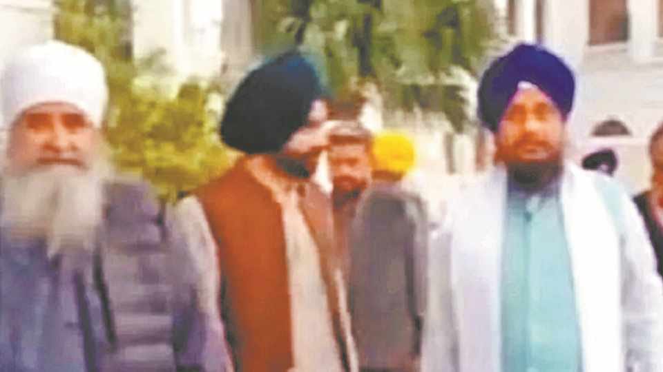 Terrorist Pinka Seen With Sri Akal Takht Sahib Jathedar Harpreet Singh in Pakistan