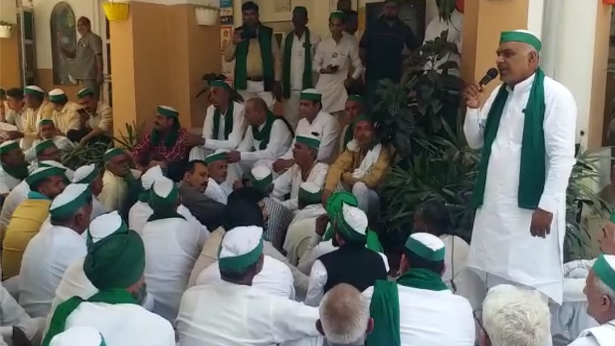 Saharanpur: BKU workers took to the streets for payment of sugarcane arrears,  sit-in protest at DM office