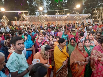 Chhath Puja 2022 in varanasi Confluence of traditions shown at Ganga Ghats of Kashi Arghya t0 rising sun