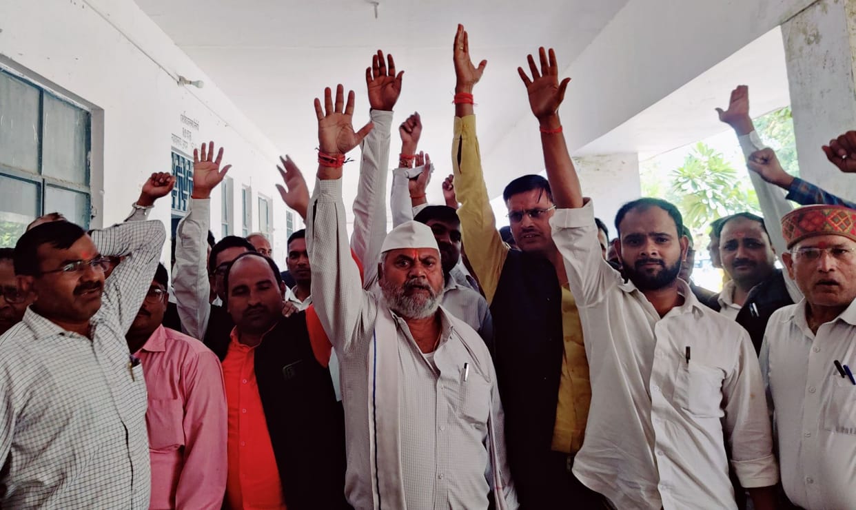 lawyers protested against dm