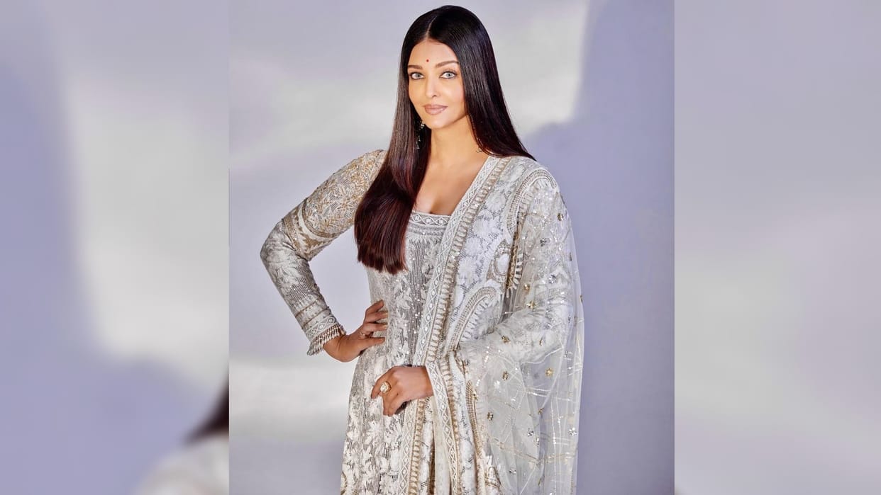 Happy Birthday Aishwarya Rai bachchan Net worth Income House Car Collection Celebrity Lifestyle in Hindi