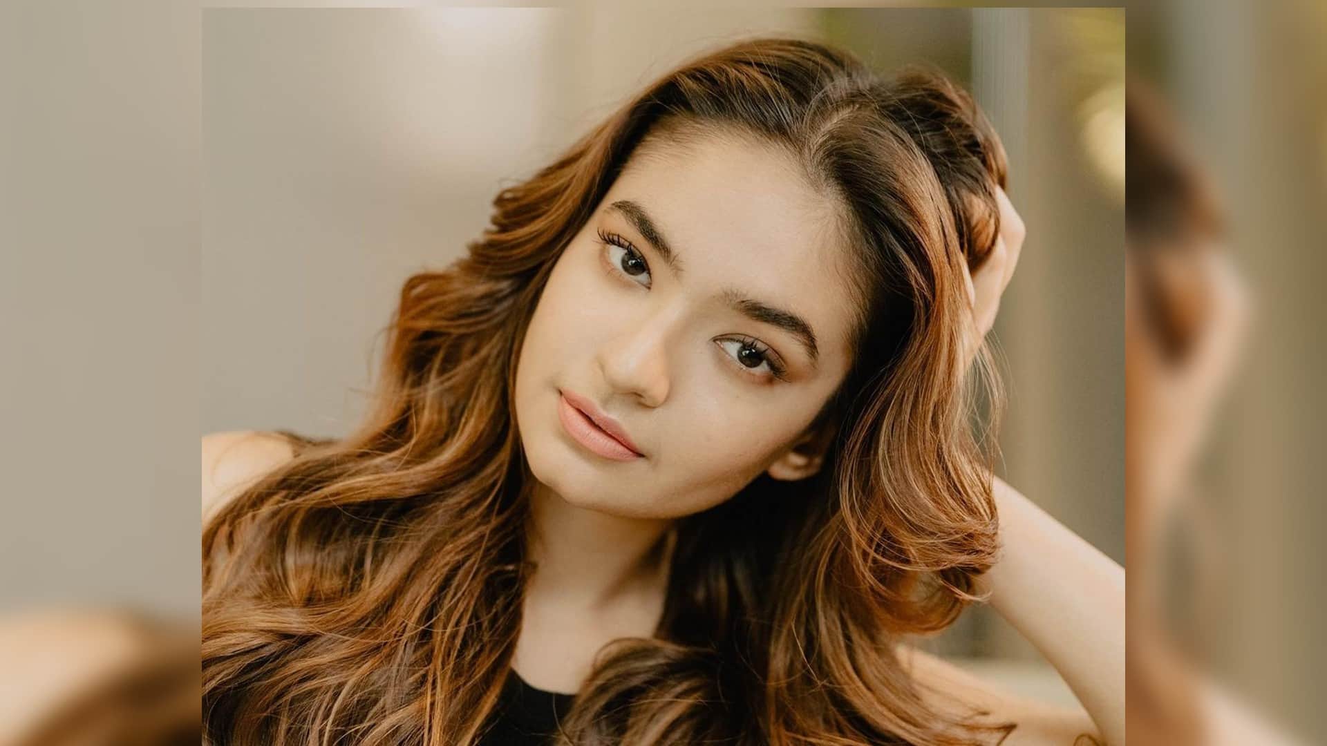 Photos of the day Pooja Hegde Parineeti Chopra Janhvi Kapoor Nora Fatehi Neha Sharma Urvashi rautela