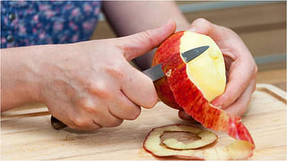 an apple a day keeps the doctor away know apple health benefits in hindi