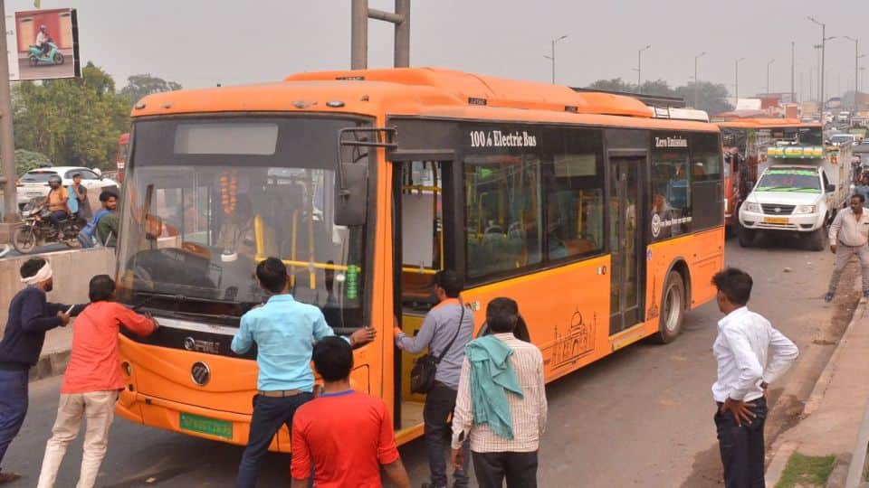 Police will make people aware in traffic month for traffic rules