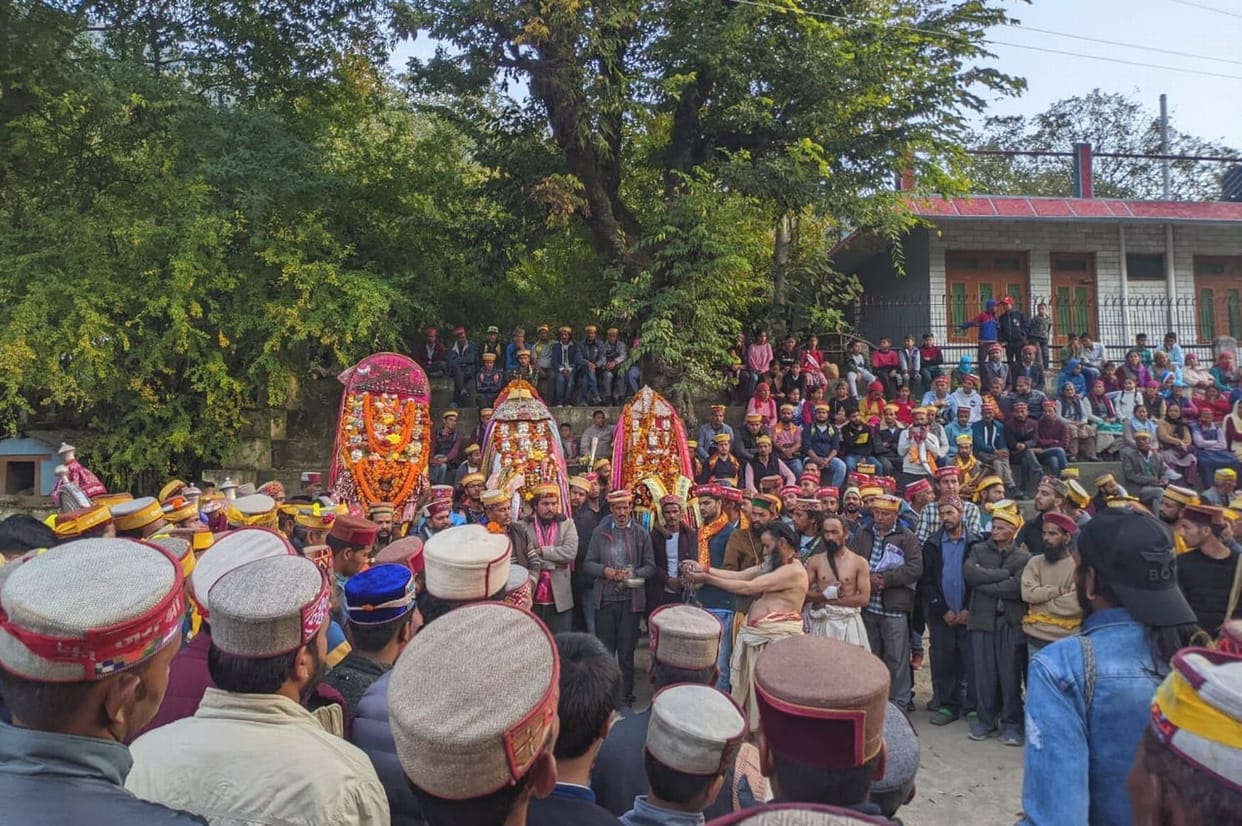 Siyali, Juani Mahadev and Ganesh leave for Bijli Mahadev
