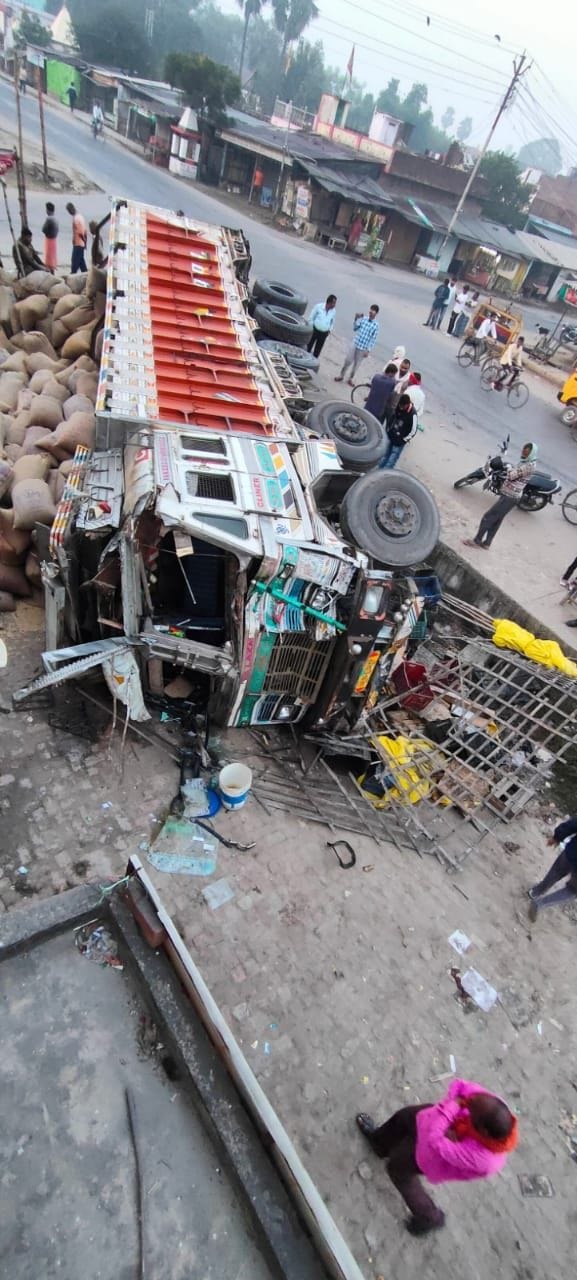 Truck overturned after collision with DCM