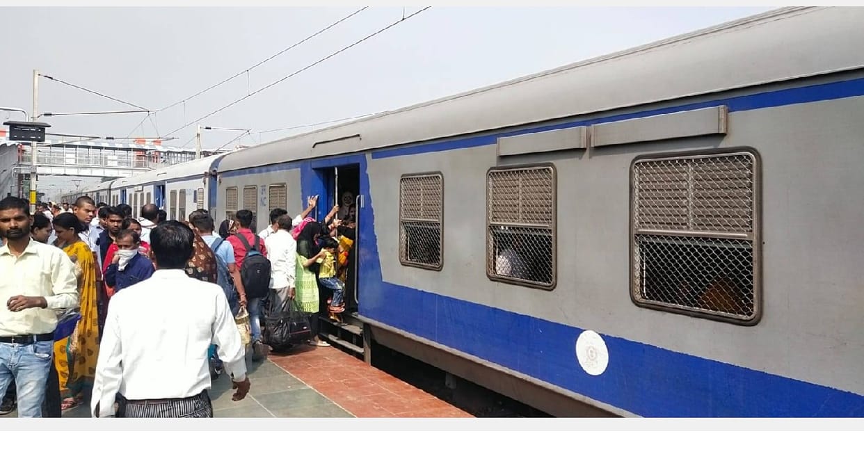 MEMU train disrupted for 25 minutes due to movement of children in Auraiya