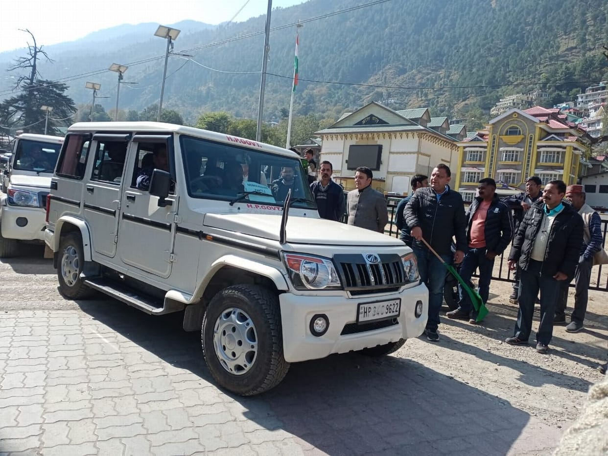 SDM flagged off 11 polling parties
