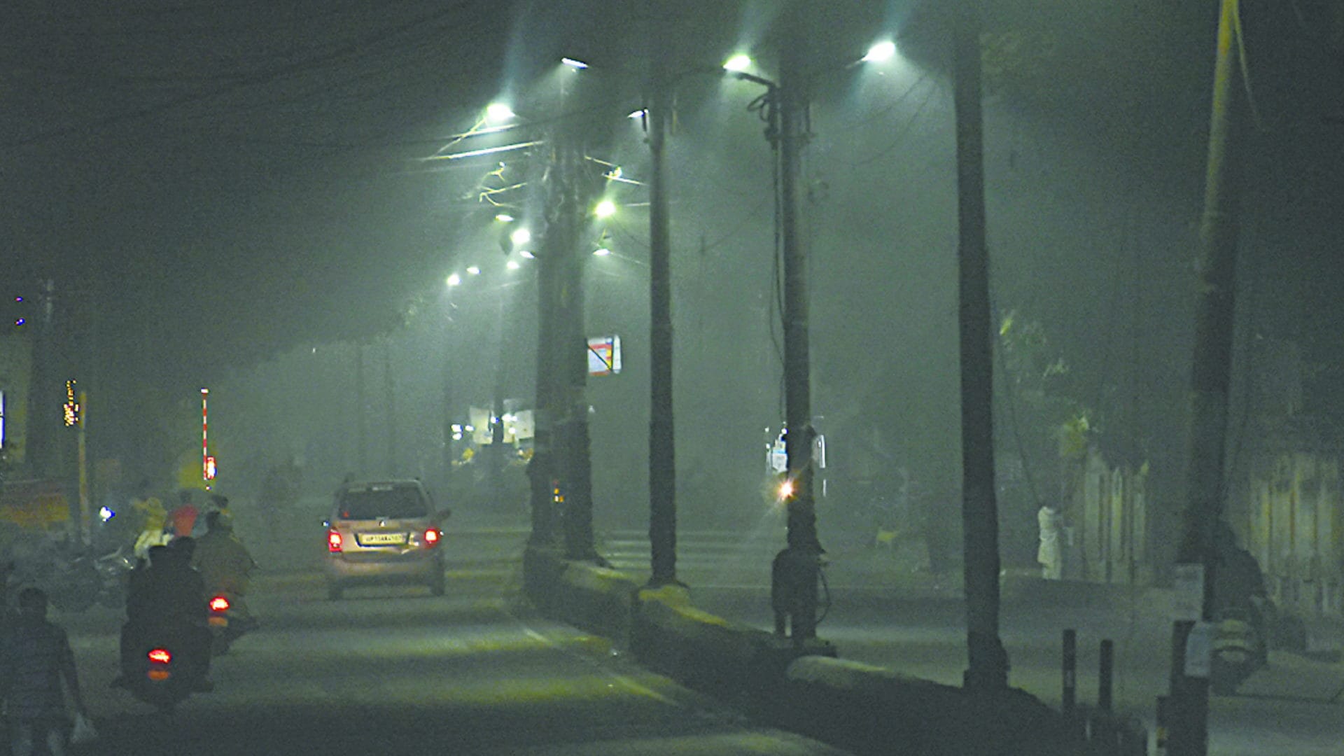 Meerut: The smog started spreading in the morning and night burning in the eyes breathlessness started