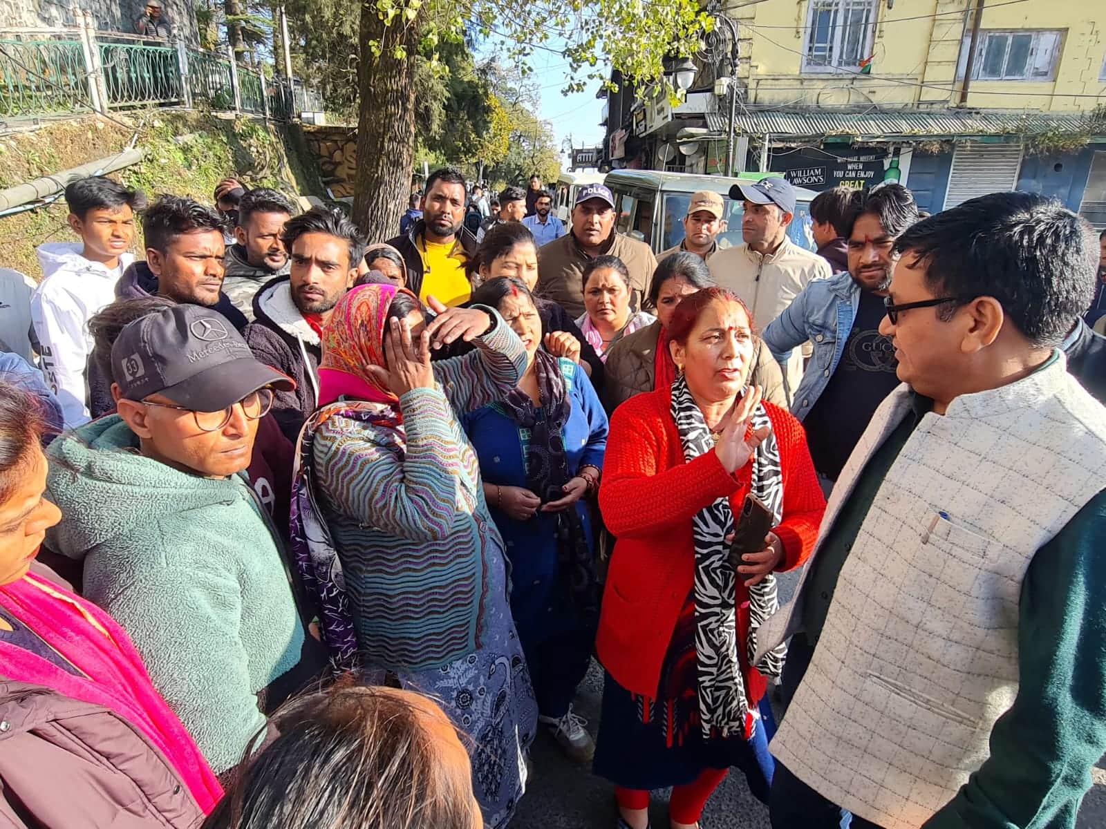 Mussoorie News: Ruckus over removal of encroachment on Mall Road Photos