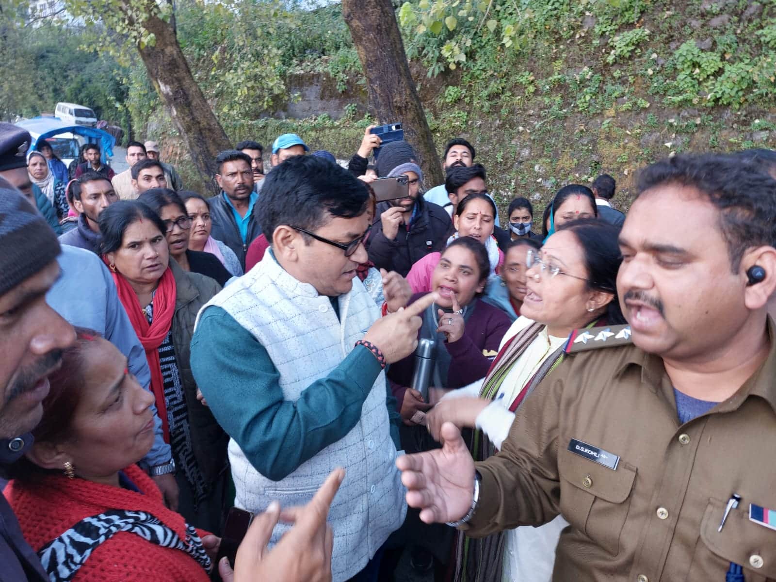 Mussoorie News: Ruckus over removal of encroachment on Mall Road Photos