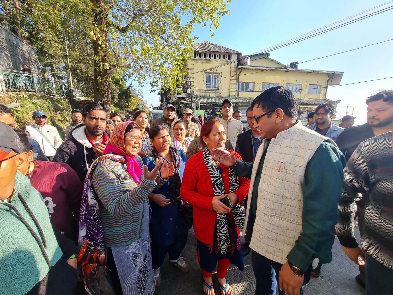 Mussoorie News: Ruckus over removal of encroachment on Mall Road Photos