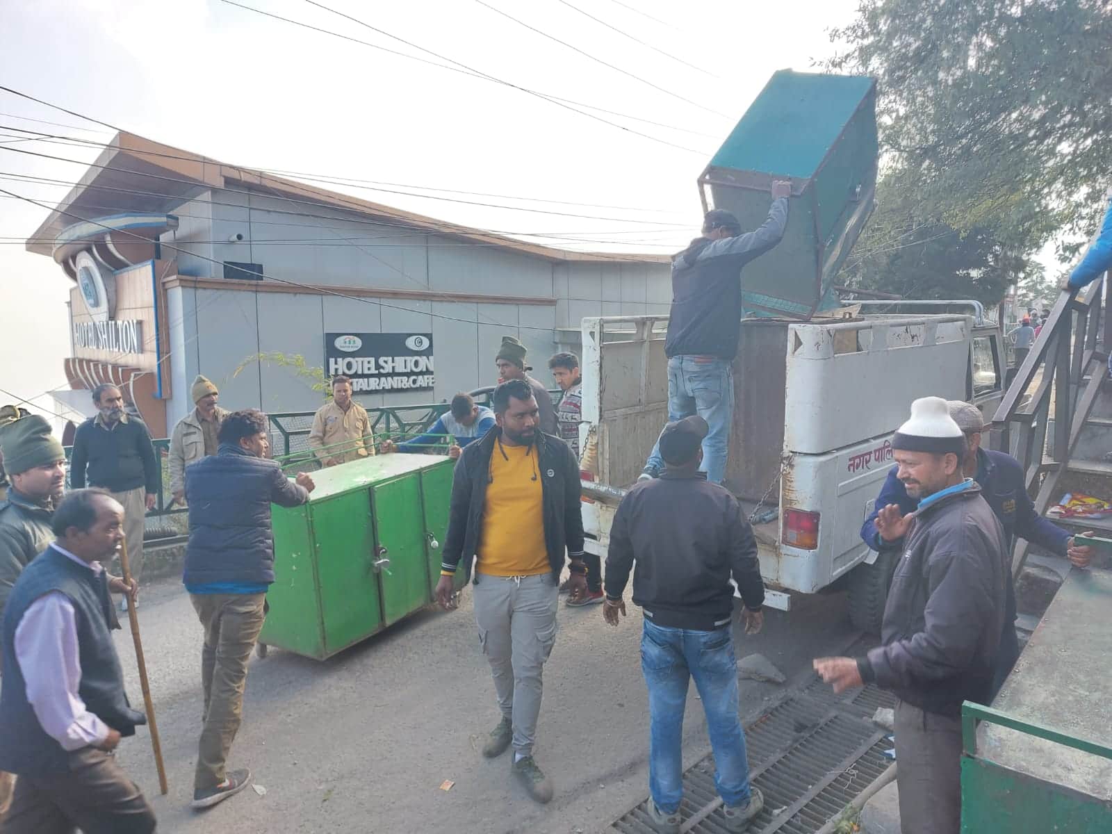 Mussoorie News: Ruckus over removal of encroachment on Mall Road Photos
