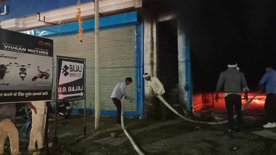 Fire breaks out in electric scooty showroom due to explosion of gas cylinder in Narnaul
