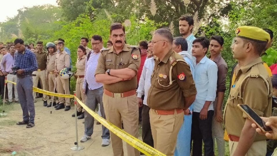 farmer brutally murdered by cutting with axe in Mathura
