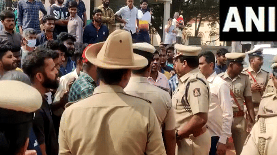 Karnataka: Tumakuru Dy SP P Srinivas slapped victims of PSI recruitment scam