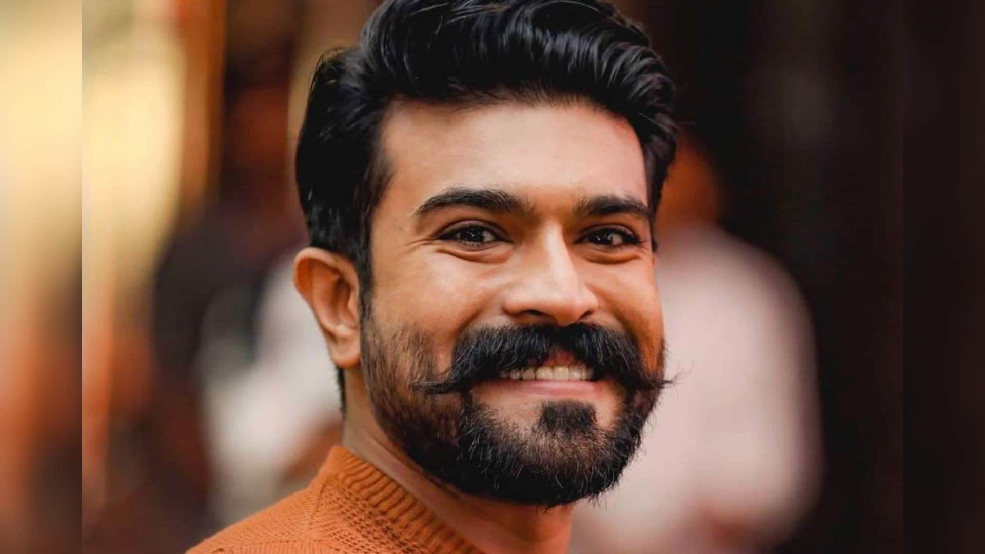 Ram Charan Game Changer actor Visits Chamundeshwari Temple In Mysuru fans crowded him Watch Viral Video