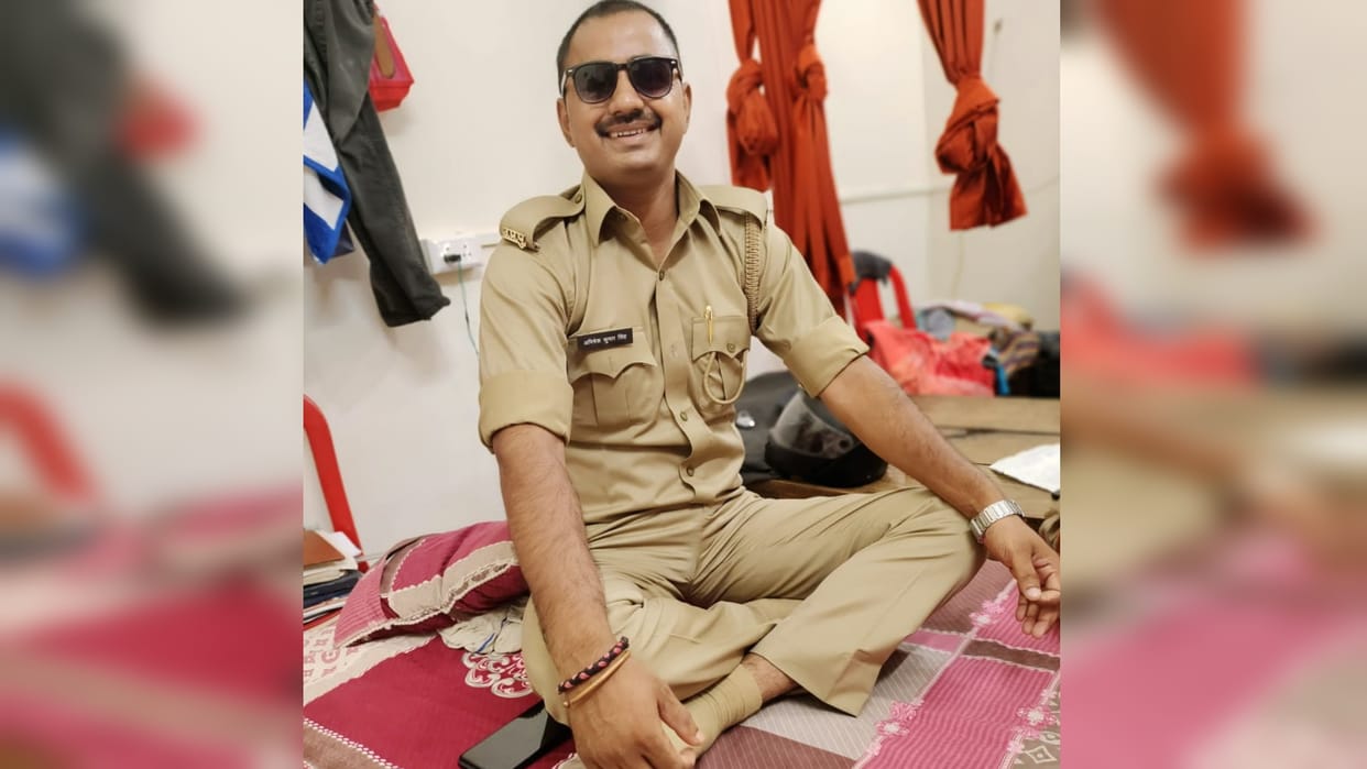 policeman died after falling from roof of barracks of Gorakhpur police station