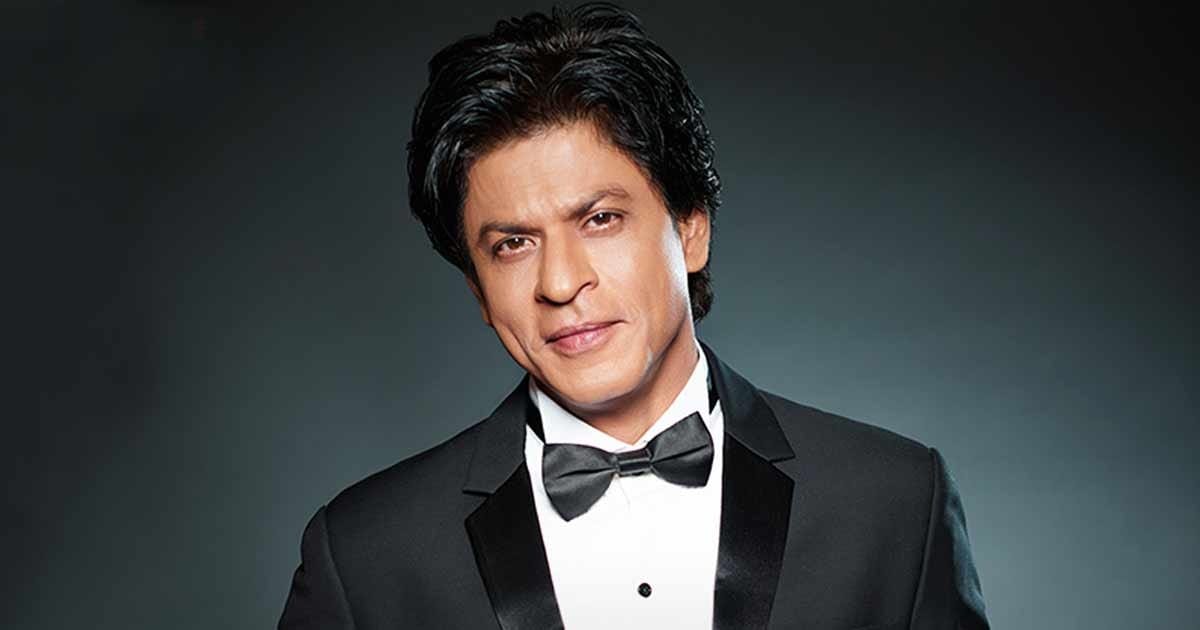 Shahrukh Khan Before his birthday actors expensive Mercedes Benz car towed from mumbai street video gets viral