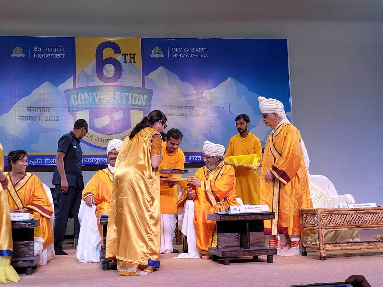 Dev Sanskriti University: Lok sabha Speaker om birla gives degree and medal to students in convocation Photos