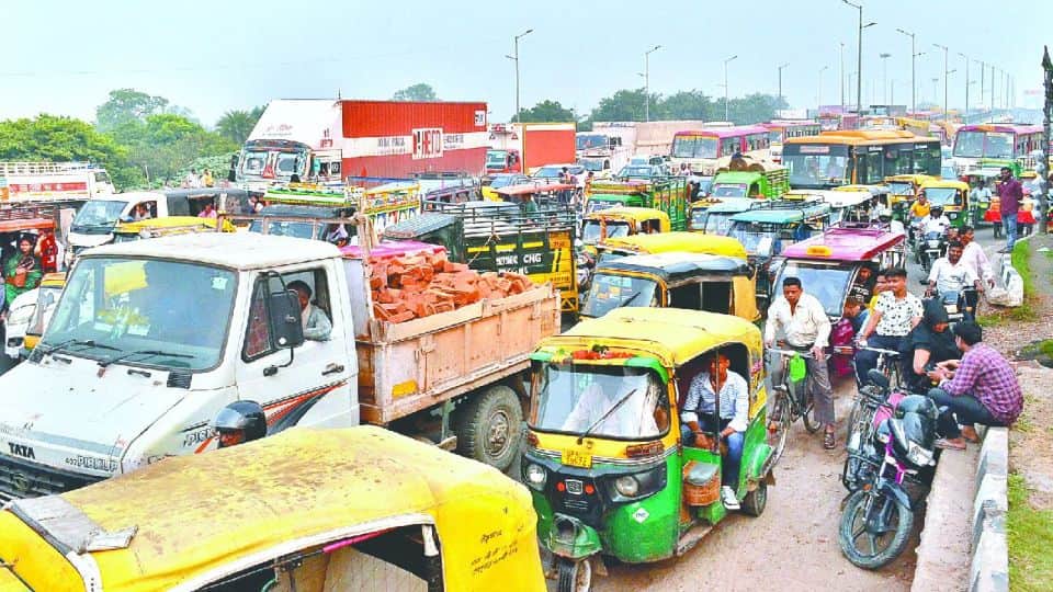Police will make people aware in traffic month for traffic rules