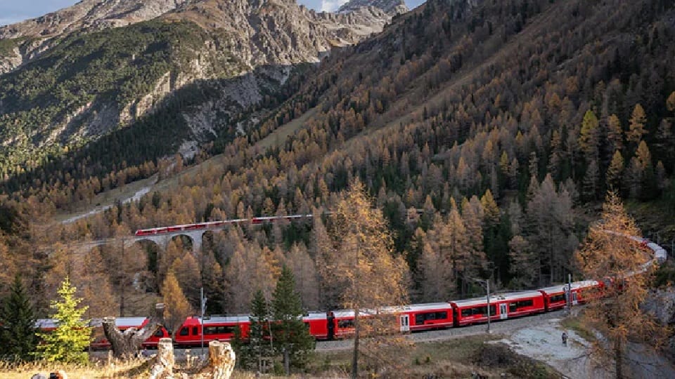 World longest passenger train runs in Switzerland