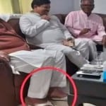 स्लीपर पहने फोटो वायरल