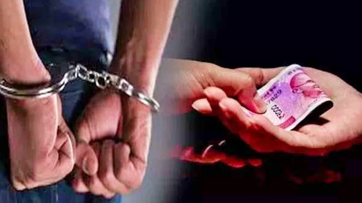 Patwari arrested red handed taking bribe in Ganderbal