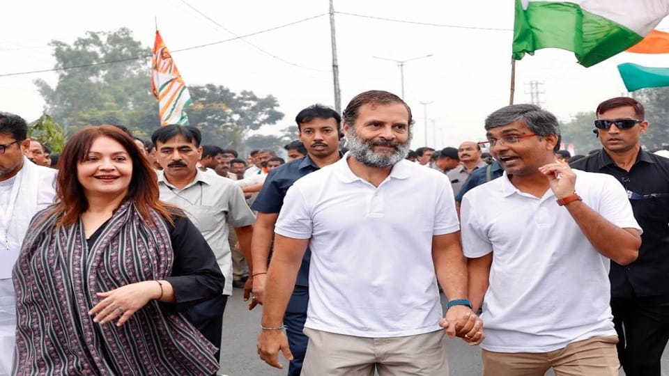 Bharat Jodo Yatra resumed from Hyderabad, Pooja Bhatt joins briefly