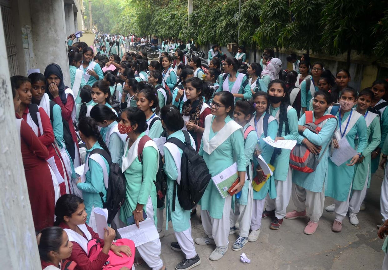 Aligarh: Protest, demonstration on charges of illegal recovery in TR College