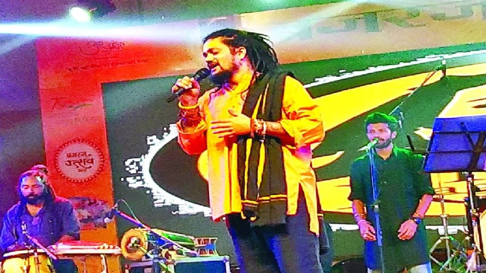 Bhajan singer Hansraj Raghuvanshi performed in Braj Raj festival in Mathura