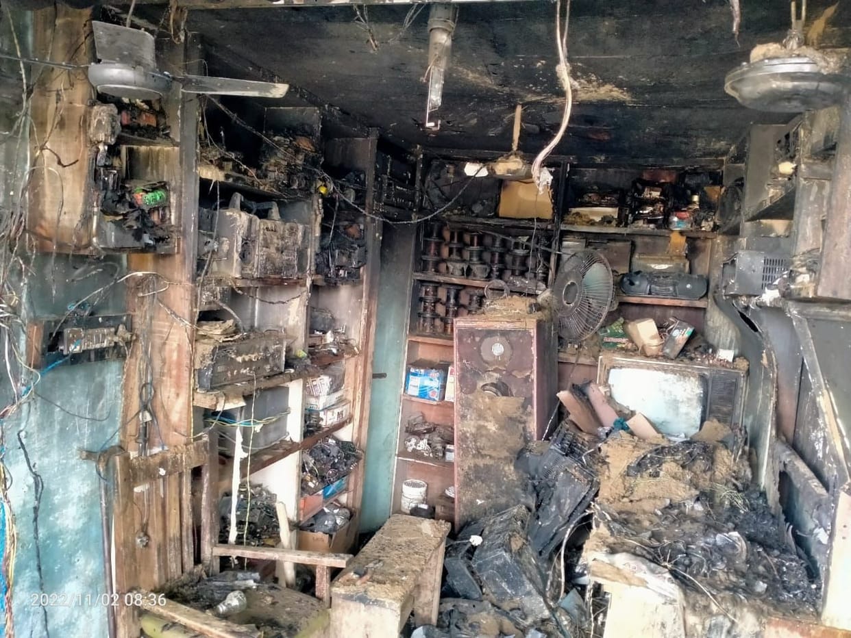 Fire in electronics shop, loss of five lakhs