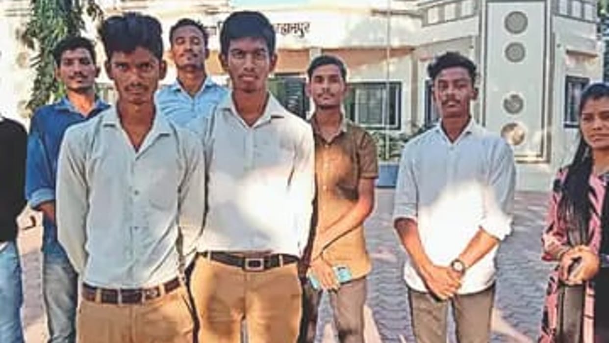 The principal beat the student with slippers said abusive words the case of Sarola School in Burhanpur