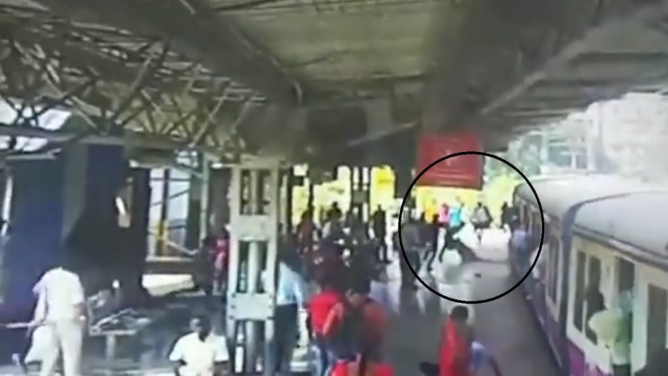 Two jawans of the Crime Wing of RPF saved the lives of a woman and her child who fell off a moving local train