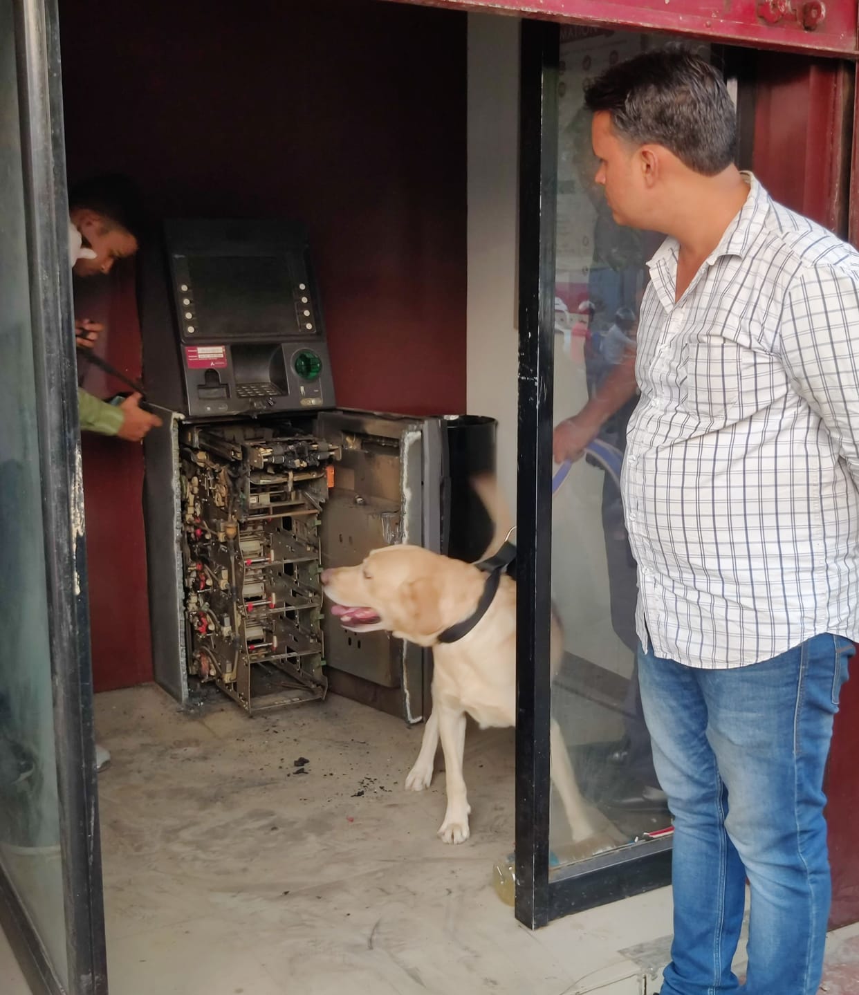 Etah: Millions blown off ATM with gas cutter on National Highway
