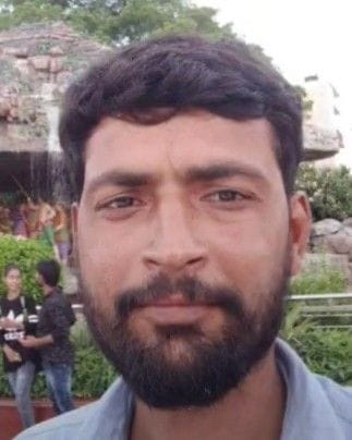 Hathras: A young man going to the farm dies after being hit by a train