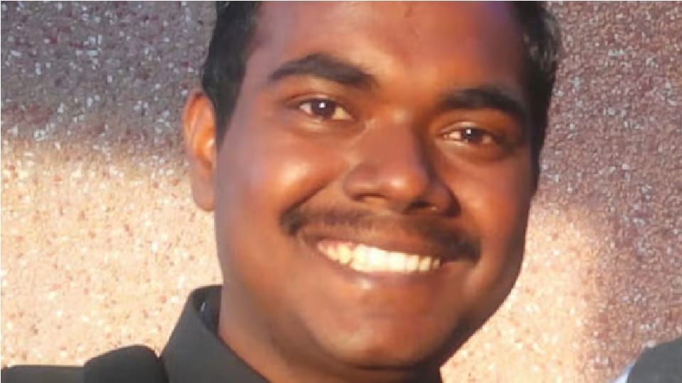 IAS varun baranwal cycle repair puncutre boy is now an ias officer upsc topper success story